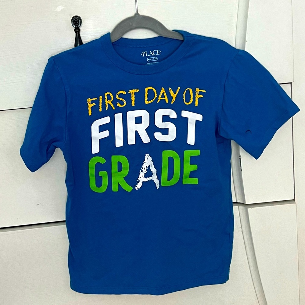 ✏️🚌 Kids First grade T shirt EUC 📚
